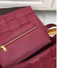 Сумка Bottega Veneta Padded Cassette Bag Cherry